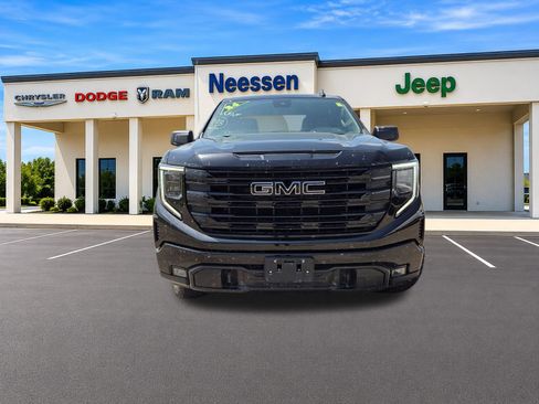 Used 2024 GMC Sierra 1500 Elevation RWD image 2