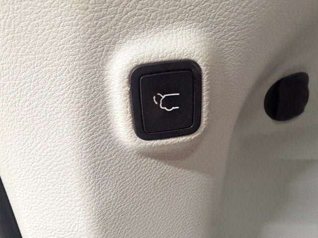 Used 2019 Jeep Cherokee Limited AWD/4WD image 18