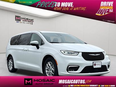Used 2023 Chrysler Pacifica Touring-L