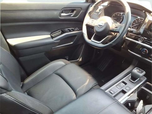 Used 2024 Nissan Pathfinder SL FWD image 10