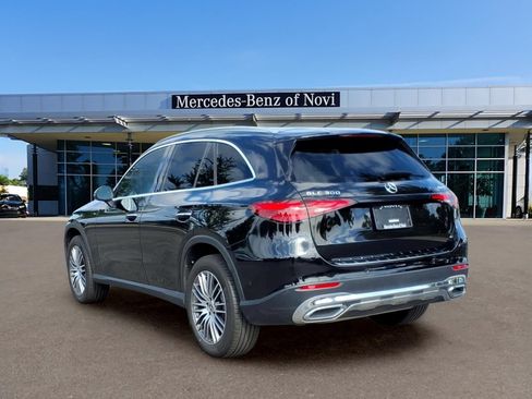 Used 2025 Mercedes-Benz GLC 300 4MATIC image 3