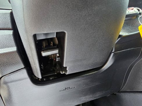 Used 2015 Toyota Corolla LE FWD image 31