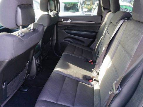 Used 2020 Jeep Grand Cherokee Laredo image 6