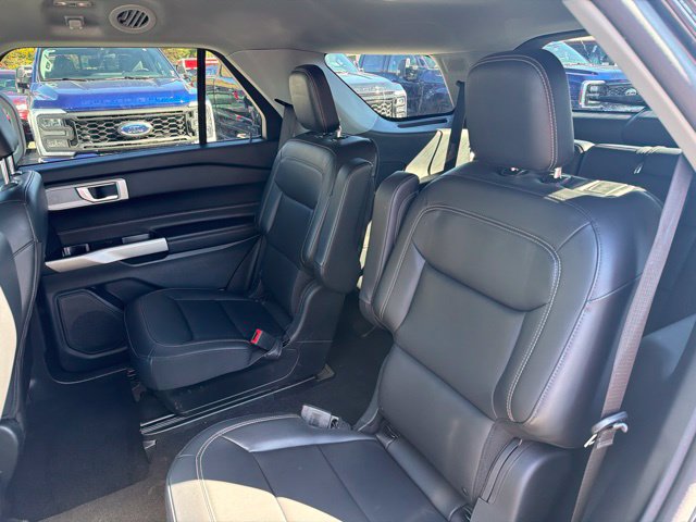 Used 2024 Ford Explorer XLT w/ Equipment Group 202A AWD/4WD image 43