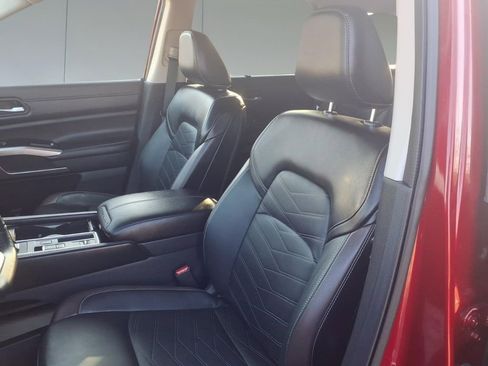 Used 2024 Nissan Pathfinder Platinum w/ Cargo Package image 14