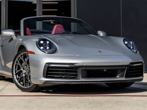 Certified 2022 Porsche 911 Carrera image 9