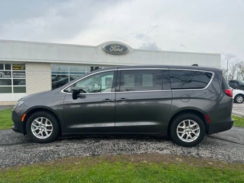 Used 2022 Chrysler Voyager LX FWD image 5