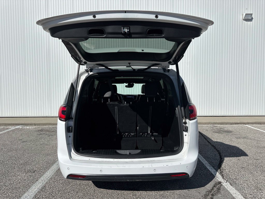 Used 2025 Chrysler Pacifica Limited FWD image 22