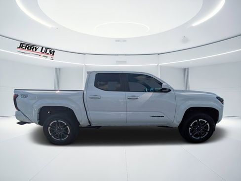 Used 2024 Toyota Tacoma TRD Sport image 2