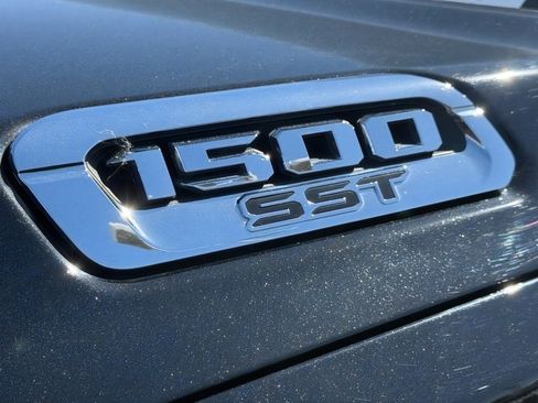 Used 2025 RAM 1500 Laramie AWD/4WD image 31