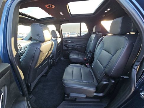 Used 2023 Chevrolet Traverse LT w/ LT Premium Package AWD/4WD image 4
