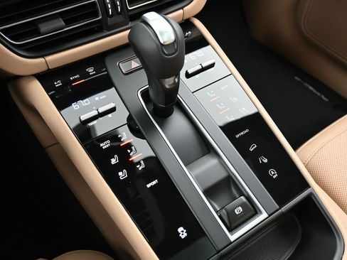 New 2026 Porsche Macan image 21