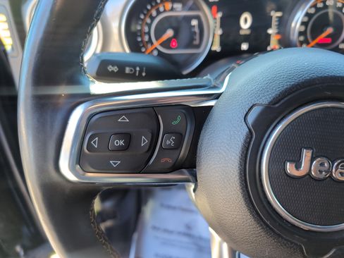 Used 2018 Jeep Wrangler Unlimited Sahara image 19