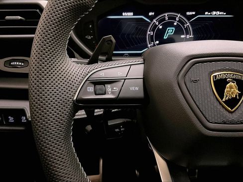 Used 2025 Lamborghini Urus SE image 22