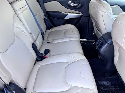Used 2018 Jeep Cherokee Limited FWD image 13
