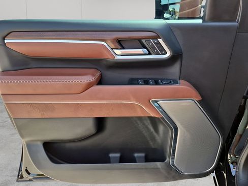 Certified 2025 GMC Sierra 2500 Denali Ultimate AWD/4WD image 31