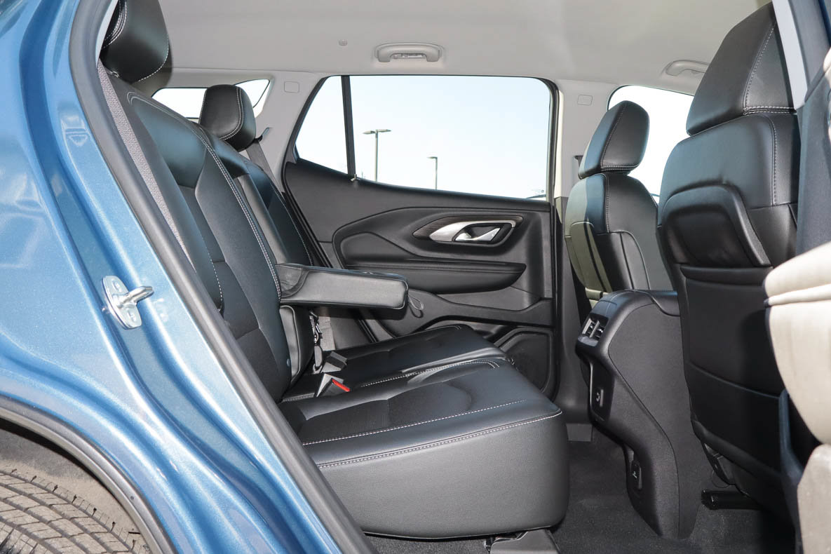 Used 2024 GMC Terrain SLT AWD/4WD image 18