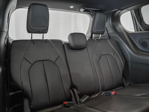 New 2026 Chrysler Pacifica Select image 30