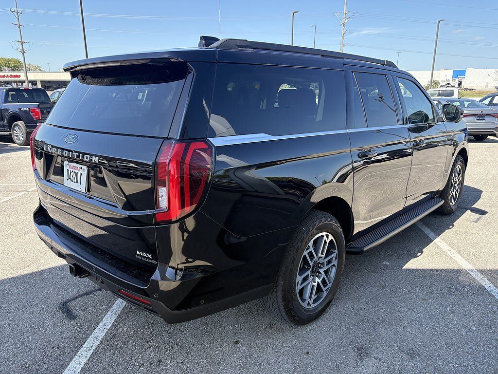 Used 2025 Ford Expedition Max Active AWD/4WD image 5