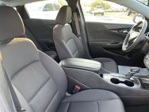 Used 2023 Chevrolet Malibu LT image 9