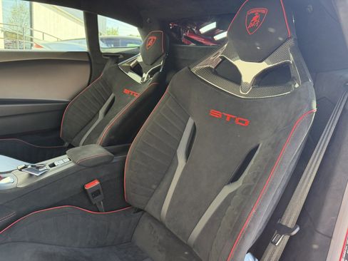 Used 2024 Lamborghini Huracan STO image 13