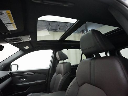 Certified 2025 Honda Pilot Black Edition image 33