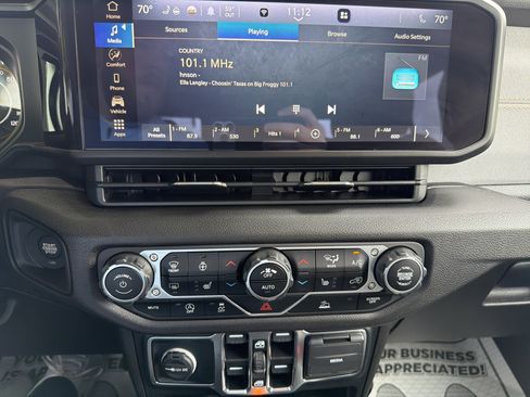 Used 2024 Jeep Gladiator Sport AWD/4WD image 24