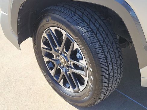 Used 2022 Toyota Tundra Limited image 11