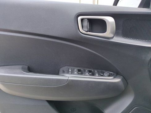 Used 2025 Hyundai Venue SEL FWD image 11