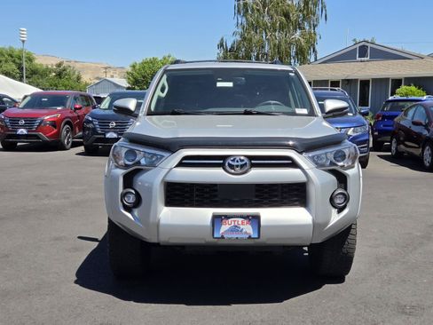Used 2022 Toyota 4Runner SR5 Premium w/ Moonroof Package AWD/4WD image 2