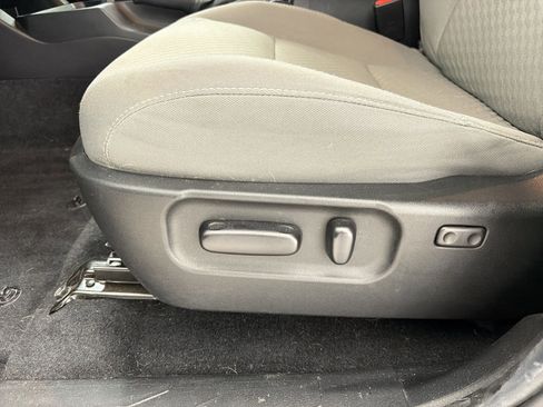 Used 2022 Toyota Tacoma SR5 w/ Technology Package AWD/4WD image 13