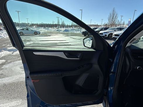 Used 2022 Ford Escape SE image 23