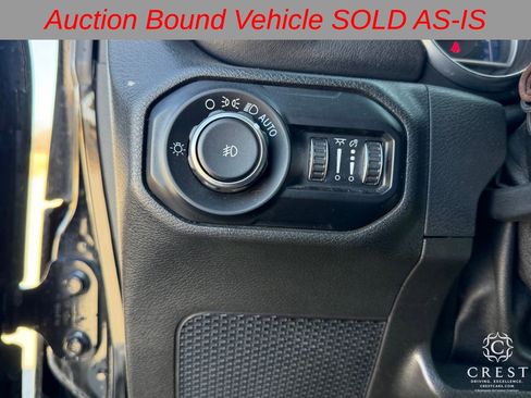 Used 2018 Jeep Wrangler Unlimited Sahara image 12