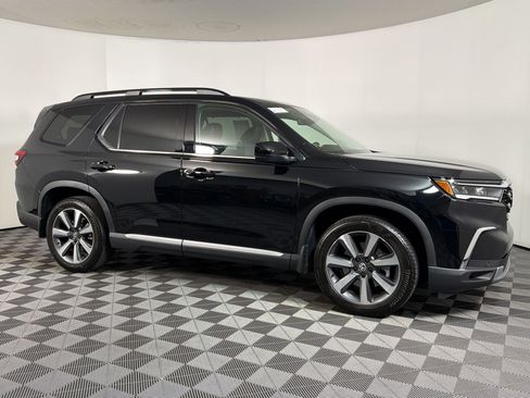 Used 2025 Honda Pilot Elite image 6