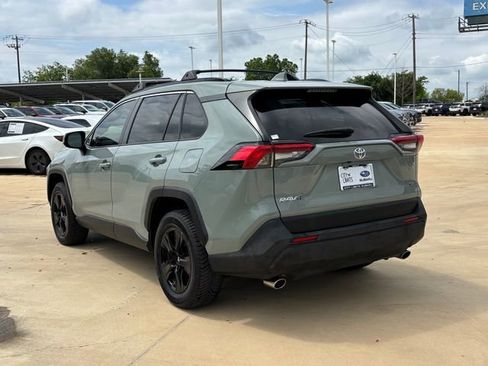 Used 2019 Toyota RAV4 XLE FWD image 4