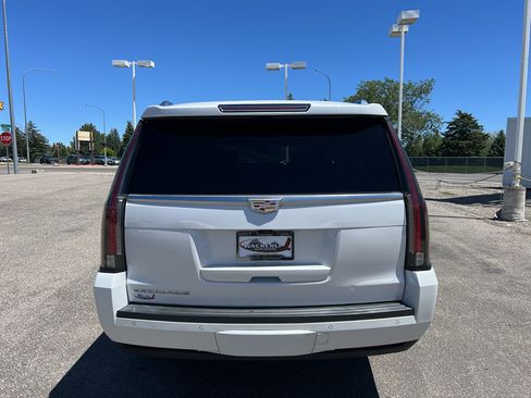 Certified 2019 Cadillac Escalade ESV Luxury AWD/4WD image 4