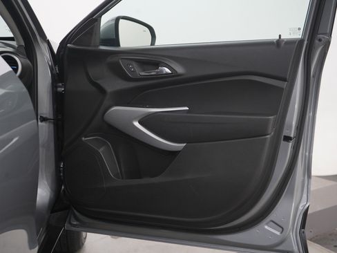 Used 2024 Chevrolet Trax LS w/ LS Convenience Package image 10