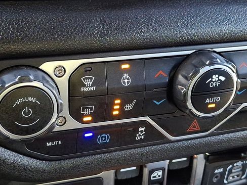 Used 2024 Jeep Wrangler Unlimited image 31