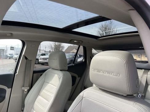 Used 2023 GMC Terrain Denali w/ Denali Premium Package image 23