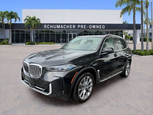 Used 2025 BMW X5 xDrive50e AWD/4WD image 3