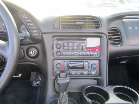 Used 2001 Chevrolet Corvette Convertible w/ Preferred Equipment Group2 image 15