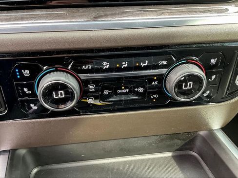 Used 2024 Chevrolet Silverado 2500 LTZ w/ LTZ Convenience Package image 16