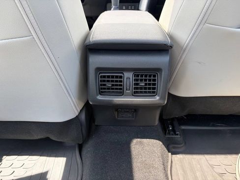 Used 2025 Toyota Camry XLE AWD/4WD image 29