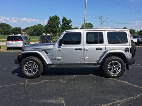 Used 2019 Jeep Wrangler Unlimited Sahara AWD/4WD image 6