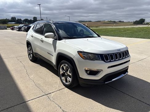 Used 2018 Jeep Compass Limited image 3