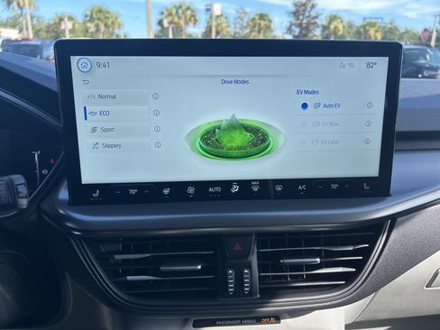 New 2025 Ford Escape SE image 20