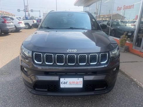 Used 2023 Jeep Compass Latitude w/ Convenience Group AWD/4WD image 2