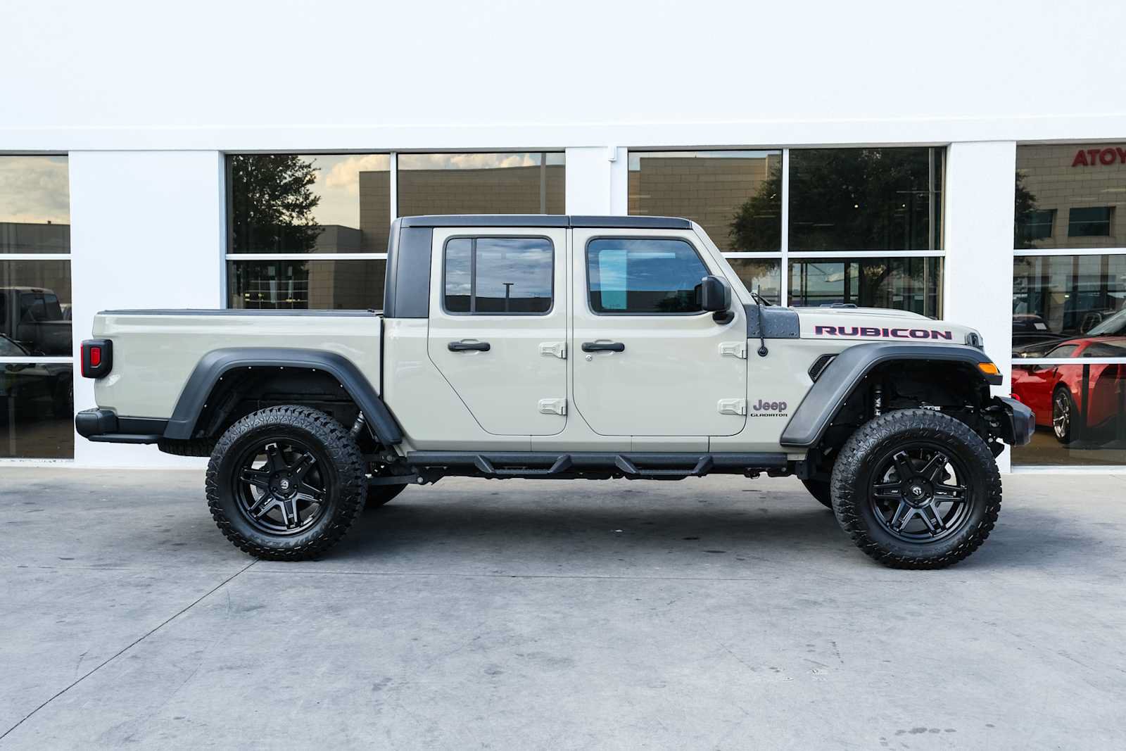 Used 2022 Jeep Gladiator Rubicon AWD/4WD image 9