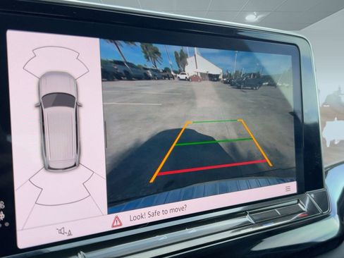 Used 2024 Volkswagen Atlas SE image 26