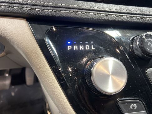 Used 2024 Chrysler Pacifica Limited image 30